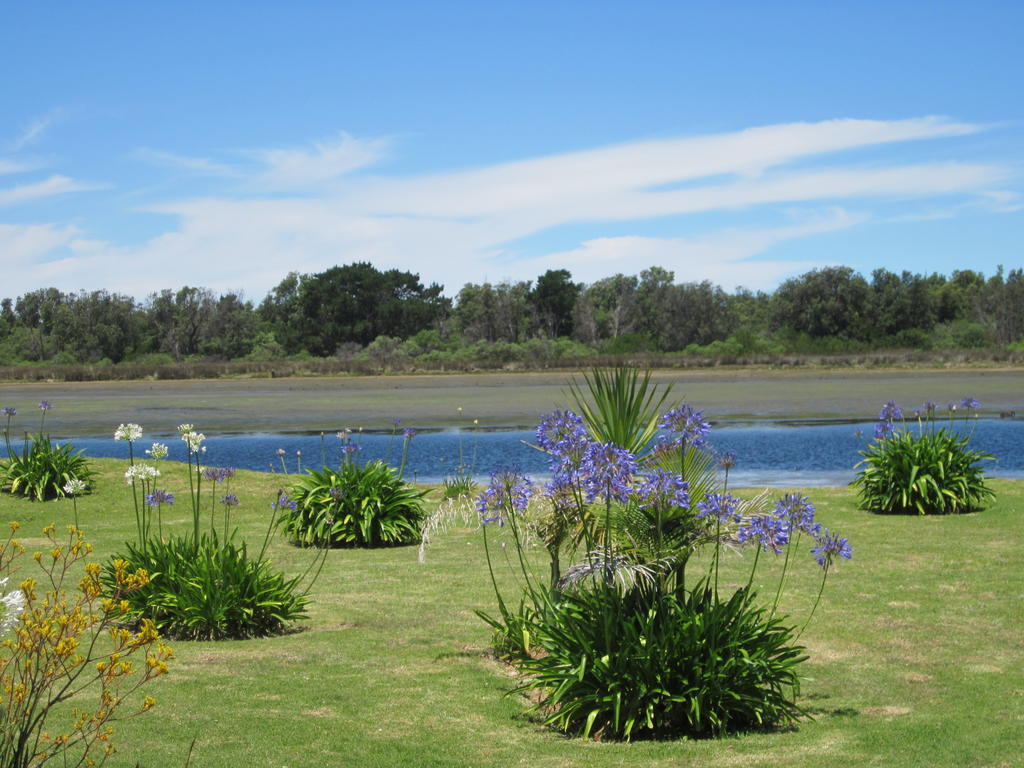 Lakes Entrance Waterfront Cottages With King Beds Esterno foto