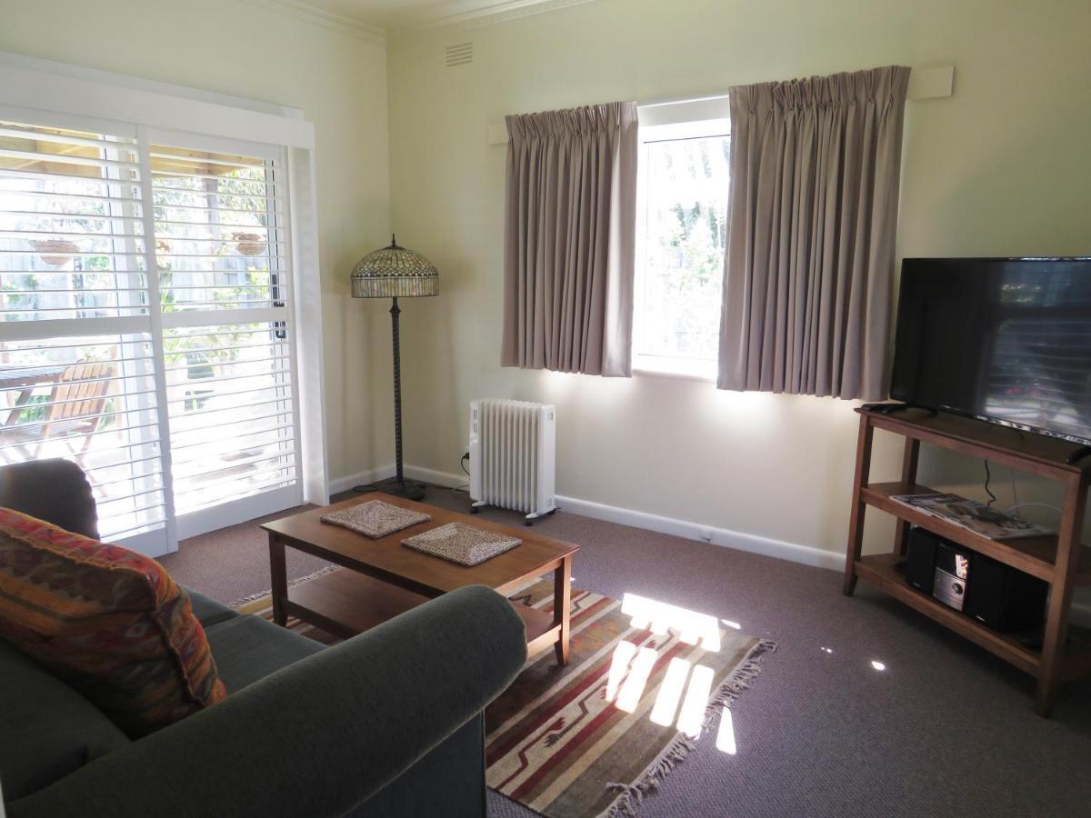 Lakes Entrance Waterfront Cottages With King Beds Esterno foto